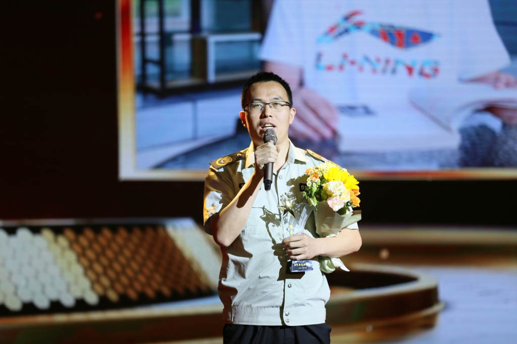 效劳之星  李瑞鹏